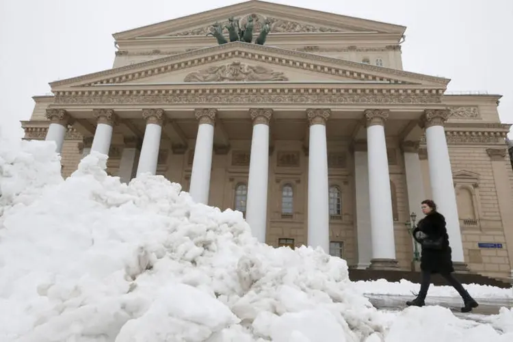 
	Moscou: a nevasca provocou engarrafamentos nas vias p&uacute;blicas e cancelamento de voos nos aeroportos de Moscou
 (Grigory Dukor / Reuters)