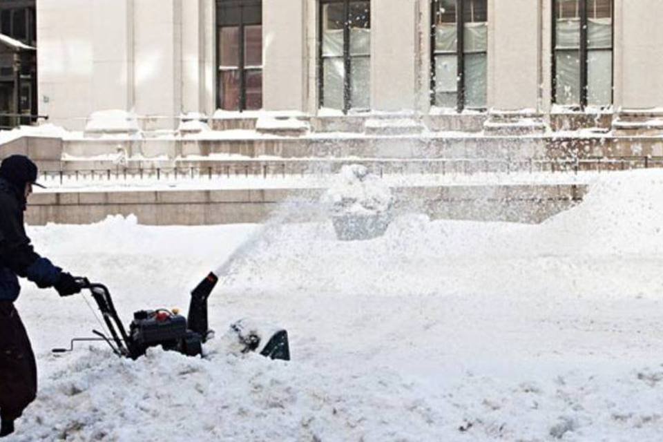 Nevascas em Nova York foi responsável por milhares de cancelamentos de voos (Andrew Burton/Getty Images)