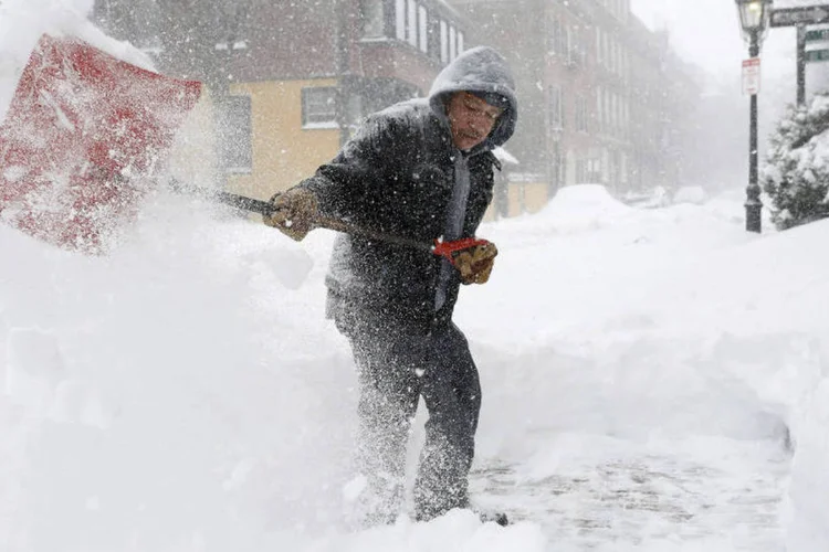 Neve nos EUA: área dos arredores de Nova York mais castigada é Long Island (Dominick Reuter/Reuters)