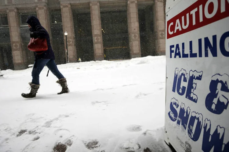 Neve: em Boston, são esperados até 60 centímetros de neve até terça-feira (Brian Snyder/Reuters)