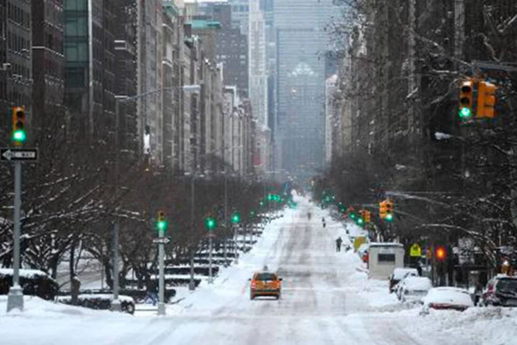 
	O servi&ccedil;o meteorol&oacute;gico nacional informou sobre uma &quot;poderosa tempestade de inverno&quot; desde Ohio (norte) at&eacute; a Nova Inglaterra (noroeste), com nevascas de at&eacute; 30 cent&iacute;metros
 (Stan Honda/AFP)