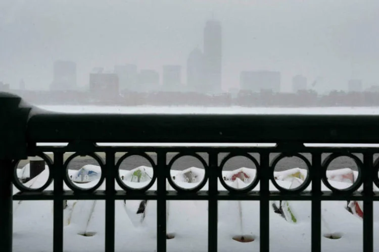 Neve nos EUA: companhias aéreas cancelaram outros 500 voos previstos para quarta-feira (Dominick Reuter/Reuters)