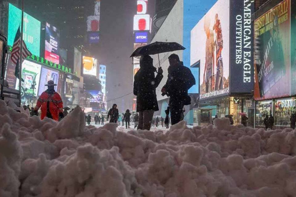 Veja as fotos da nevasca que gelou parte dos Estados Unidos