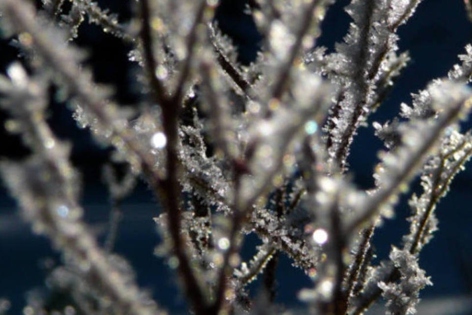 Onda de frio provoca neve em 12 cidades do RS