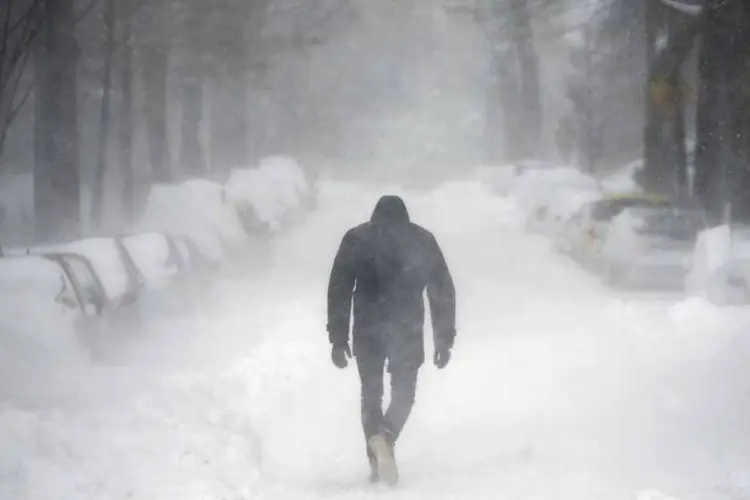
	Tempestade de neve em Washington, EUA: a previs&atilde;o dos servi&ccedil;os de meteorologia &eacute; que o tempo melhore
 (REUTERS/Carlos Barria)
