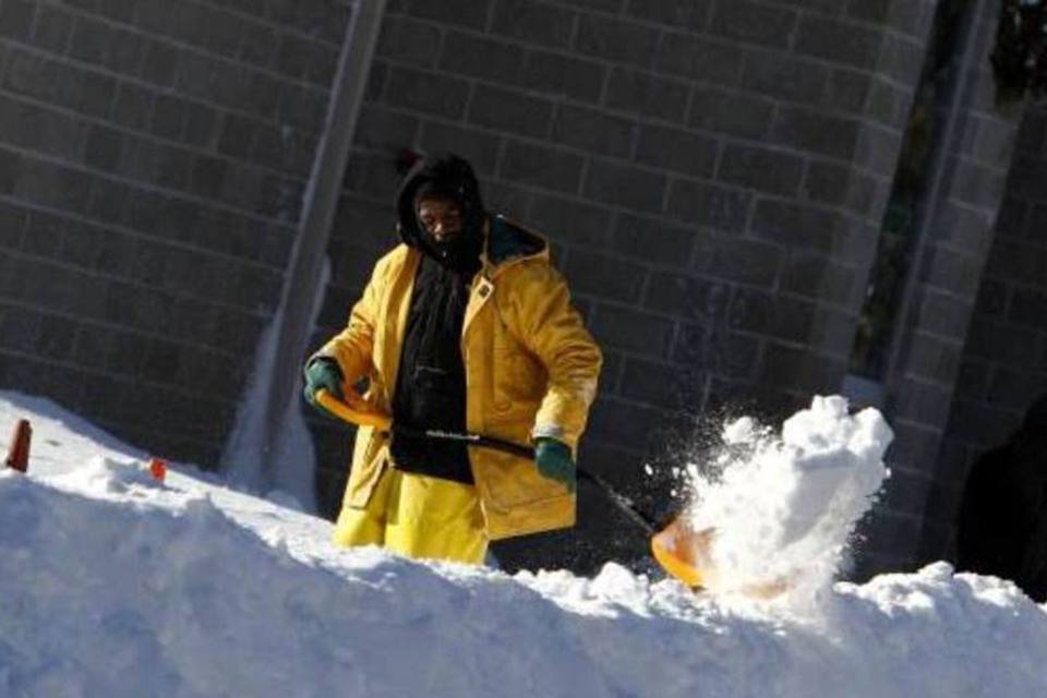 Nevasca em Nova York praticamente paralisou a cidade. (Jeff Zelevansky/Getty Images)