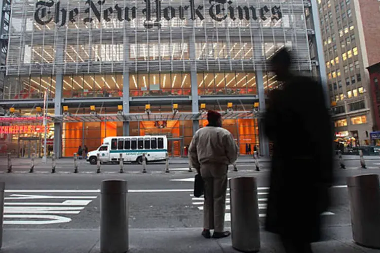 The New York Times: entre 2008 e 2009, a receita de publicidade dos jornais regionais do NYT caiu 30,2%. Em 2010 a queda foi de 8,2%. (Mario Tama / Getty Images)