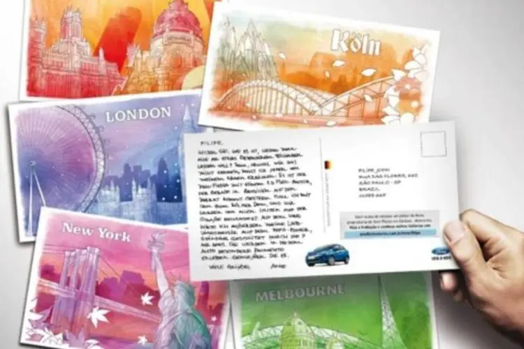 Cada postal do New Fiesta foi ilustrado com imagens estilizadas da cidade e traz uma mensagem na língua local de cada país (Divulgação)