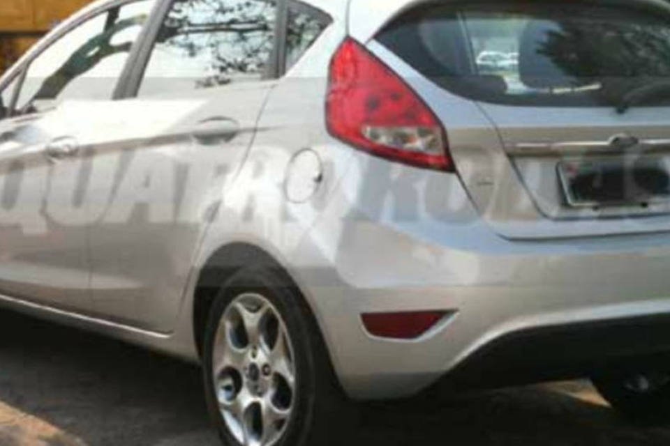 New Fiesta hatch circula sem disfarces por São Paulo