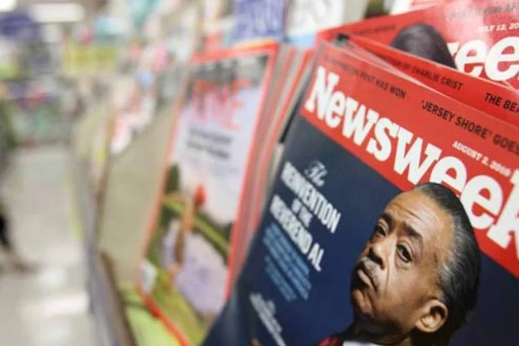 
	Revista Newsweek de agosto de 2010 em banca de Chicago: lan&ccedil;ada em 1933 por um antigo jornalista da &quot;Time&quot;, h&aacute; muitos anos a &quot;Newsweek&quot; vinha registrando perdas
 (John Gress/Getty Images)