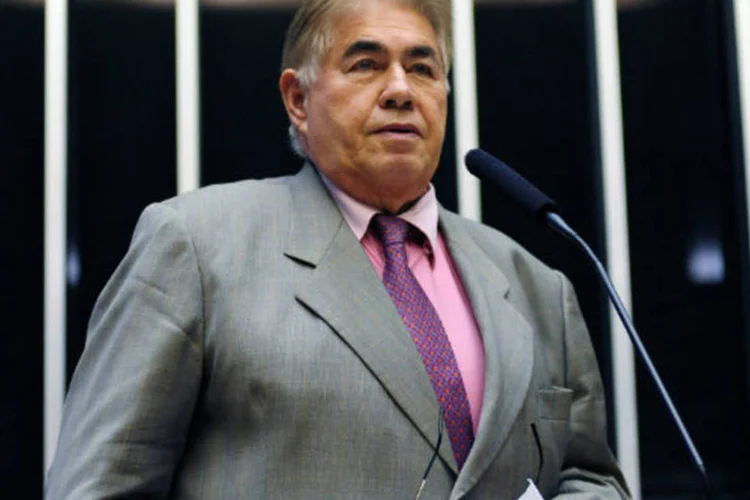 
	Newton Cardoso (PMDB-MG): v&iacute;deo motivou uma troca de acusa&ccedil;&otilde;es entre o peemedebista e o PTB
 (Gustavo Lima/Câmara dos Deputados/Divulgação)
