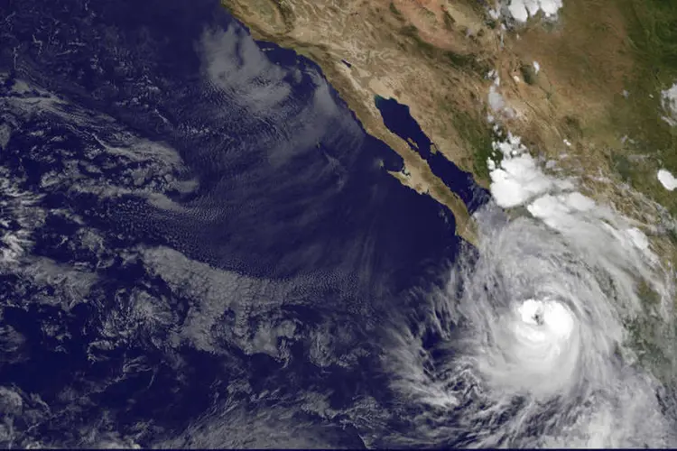 
	Furac&atilde;o Newton: como tempestade tropical, Newton deixou tr&ecirc;s mortos e 800 desabrigados
 (NASA/NOAA/GOES West/Handout via Reuters)