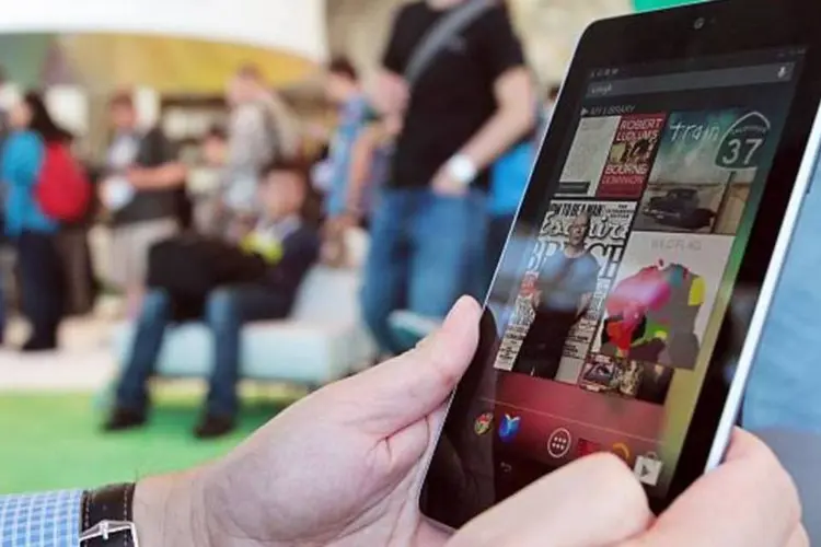 Desenvolvedor usa o Nexus 7 na conferencia do Google para Desenvolvedores, em julho de 2012 (Mathew Sumner/Getty Images)