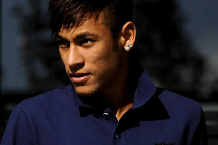 Neymar em cerimônia de apresentação no Barcelona: salário anual é de 7 milhões de euros (Getty Images)