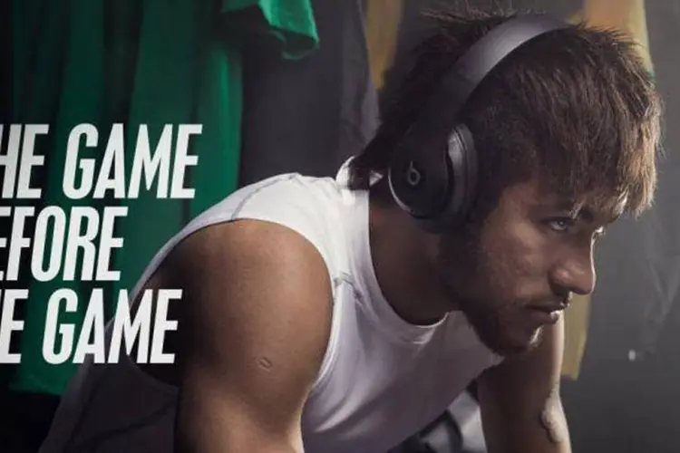 Anúncio da beats com Neymar: Beats foi obrigada a aceitar a imposição da FIFA, que proibiu os jogadores de usarem os fones nas imediações dos estádios (Reprodução/YouTube)