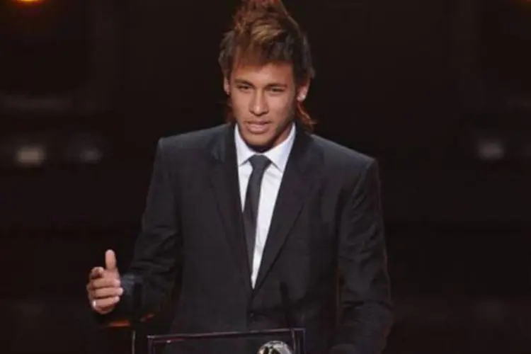 Neymar recebe o troféu Puskas em Zurique, na Suíça (AFP / Franck Fife)