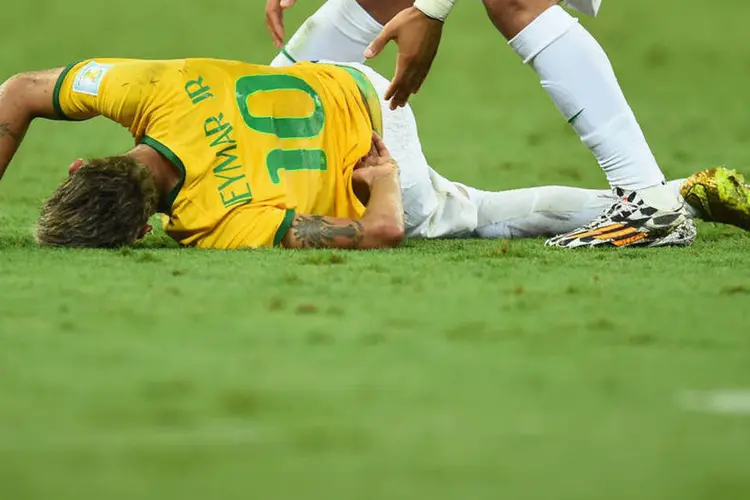 
	Neymar ap&oacute;s receber pancada: Bild usa como exemplo jogo do Brasil contra a Col&ocirc;mbia
 (Jamie McDonald/Getty Images)