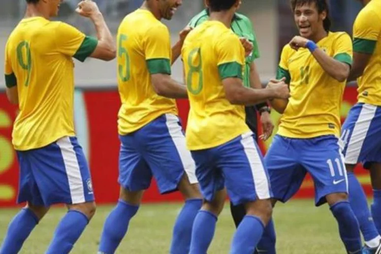 Na foto: os jogadores brasileiros, Neymar, Rômulo, Sandro e Leandro Damião comemoram gol marcado em jogo amistoso contra a Argentina em East Rutherford (Gary Hershorn/Reuters)
