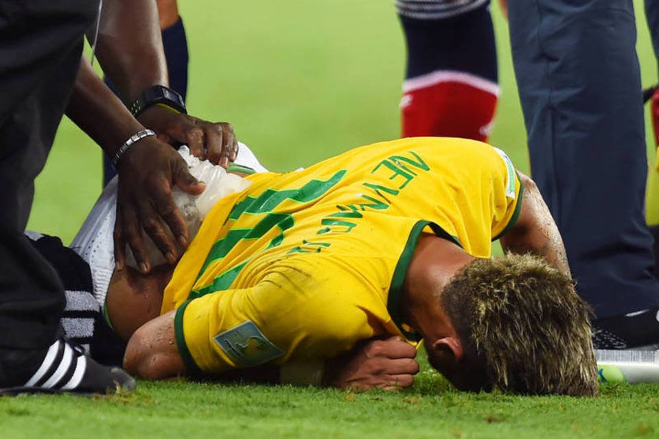 Abatidos, jogadores lamentam baixa de Neymar na Copa