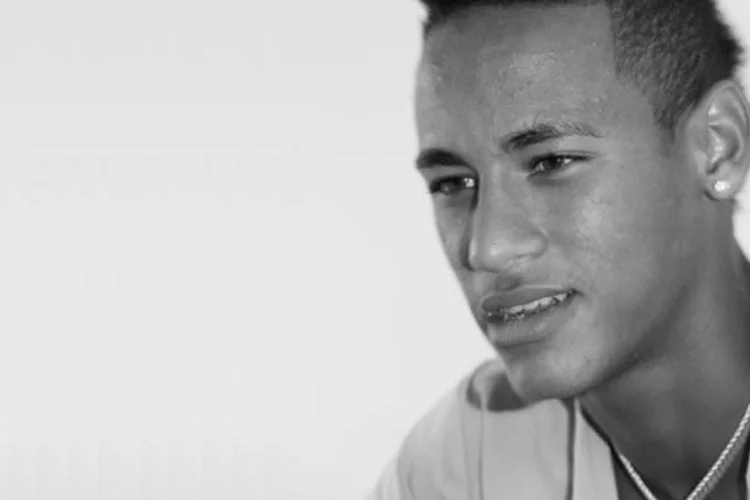 Neymar: jogador está prestes a fechar contrato com a AmBev (Renato Pizzutto/Placar)