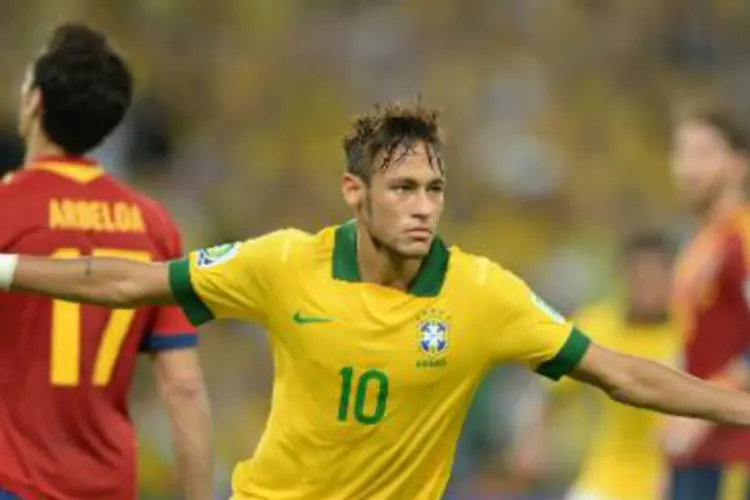 Neymar comemora após marcar contra a Espanha na Copa das Confederações: cinco primeiras posições do ranking permanecem inalteradas (Vanderlei Almeida/AFP)