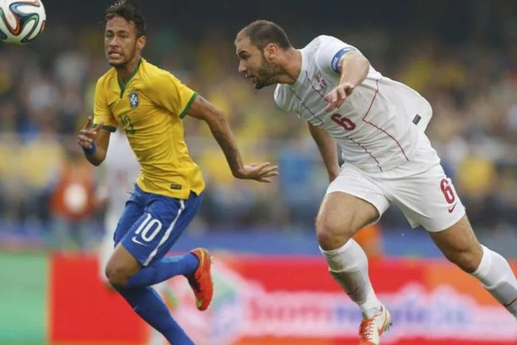 
	Amistoso Brasil e S&eacute;rvia, em S&atilde;o Paulo: o maior evento do futebol permite que os pa&iacute;ses anfitri&otilde;es mostrem seus atrativos aos investidores globais
 (Rafael Ribeiro/CBF)