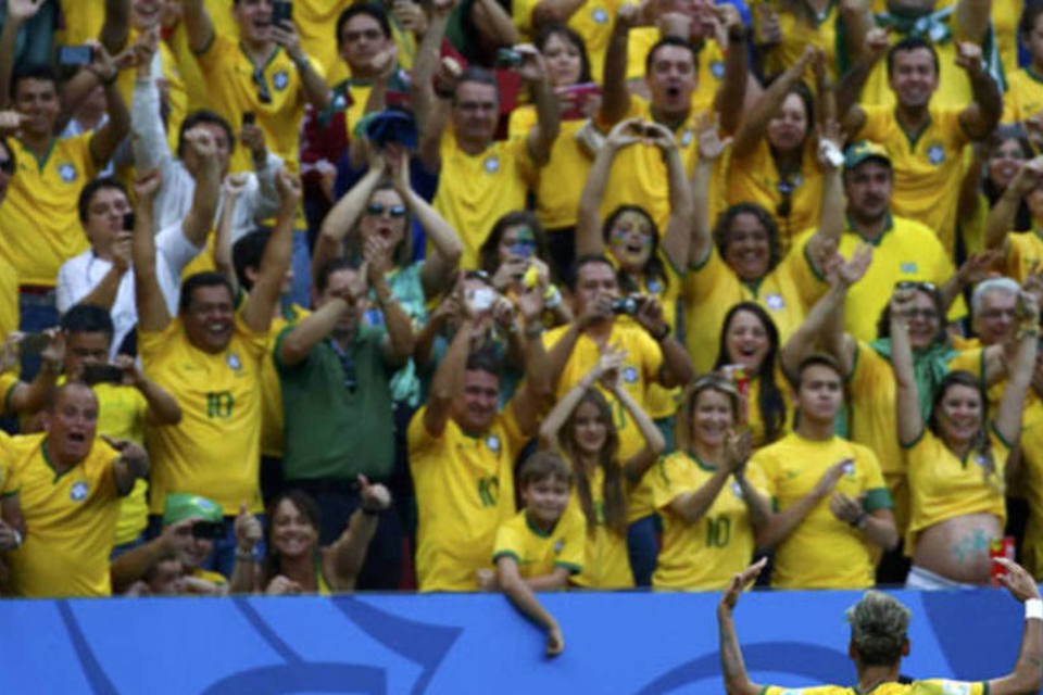 Torcida mata a saudade dos gols de Neymar