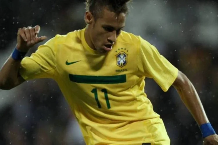 Apesar de estar fora do Bola de Ouro, Neymar entrou na lista de finalistas para o Prêmio Puskas de gol mais bonito do ano, ao lado de Messi e Wayne Rooney (Getty Images)