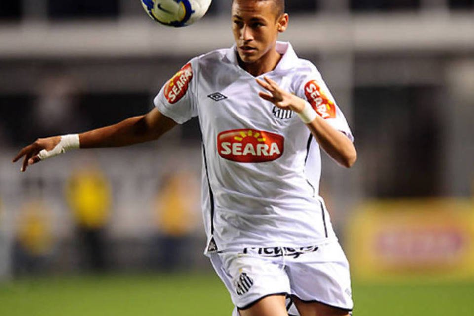 Em alta, Neymar oficializa novo patrocinador até 2014