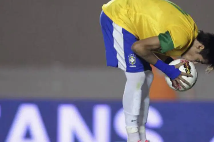 "A gente tem que vestir a camisa da seleção como se estivesse no quintal de casa, driblar, ir para cima", disse Neymar ( REUTERS/Ueslei Marcelino)
