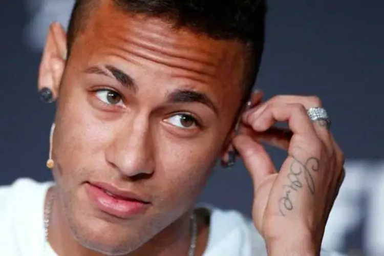 
	Neymar: site &quot;Football Leaks&quot; divulgou contrato do Neymar com o Barcelona, mostrando sal&aacute;rio anual de R$ 38,1 milh&otilde;es e outras bonifica&ccedil;&otilde;es.
 (REUTERS/Arnd Wiegmann)