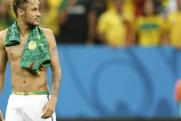 
	Neymar no final da partida contra Camar&otilde;es: cueca da Blue Man n&atilde;o passou desapercebida
 (REUTERS/Ueslei Marcelino)