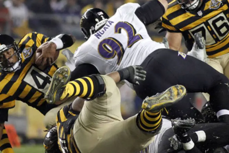 
	Jogo de futebol americano da NFL entre Baltimore Ravens e Pittsburgh Steelers: as a&ccedil;&otilde;es do Twitter subiam 4 por cento nas negocia&ccedil;&otilde;es desta segunda-feira
 (Getty Images)