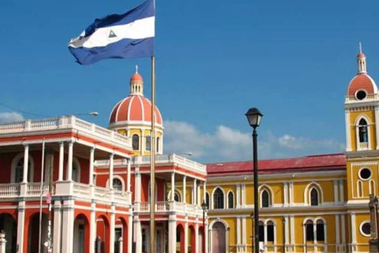 
	Pra&ccedil;a central da cidade de Granada, na Nicar&aacute;gua: pa&iacute;s representa uma oportunidade de investimento em manufatura, produ&ccedil;&atilde;o e agroind&uacute;stria, diz secret&aacute;rio
 (Wikipedia)