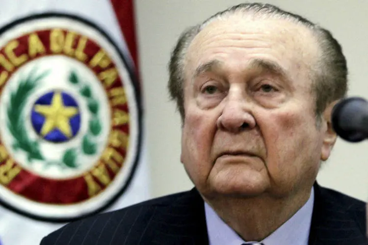 
	Nicol&aacute;s Leoz, ex-presidente da Conmebol: a lei de inviolabilidade foi aprovada durante o mandato de Leoz, que &eacute; um dos 14 acusados de corrup&ccedil;&atilde;o dentro da investiga&ccedil;&atilde;o que prendeu dirigentes da FIFA
 (Jorge Adorno/Files/Reuters)