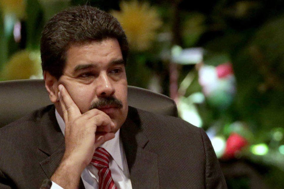 Barril de petróleo venezuelano cai e Maduro culpa EUA