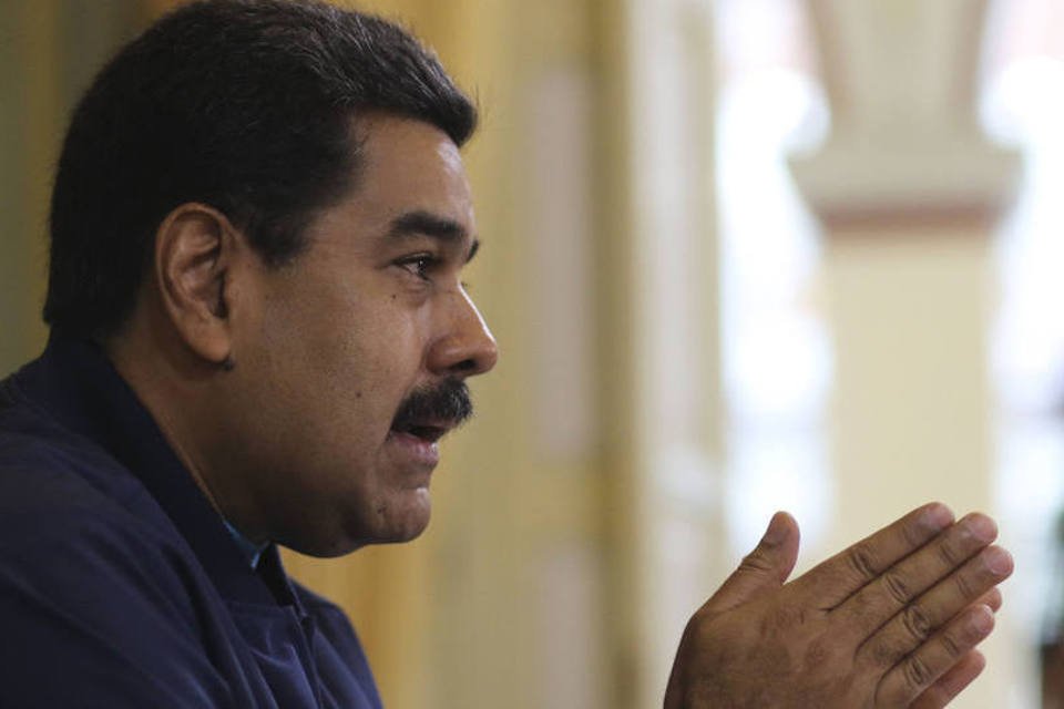 Maduro decreta estado de exceção e emergência econômica