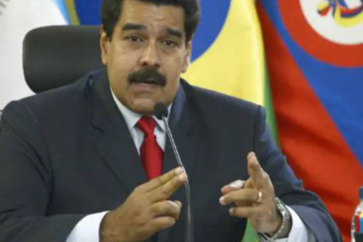Maduro discursa durante a reunião no Palácio Miraflores: "Na noite de ontem, capturamos três generais da aviação que vínhamos investigando" (AFP)
