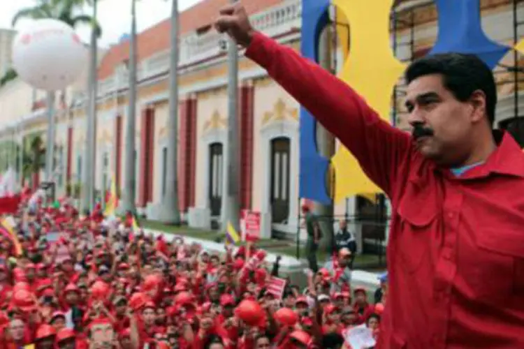 O presidente da Venezuela, Nicolás Maduro, durante comício: "Já chega, cacete! Já chega de se meterem nos assuntos internos da nossa Pátria!" (AFP)