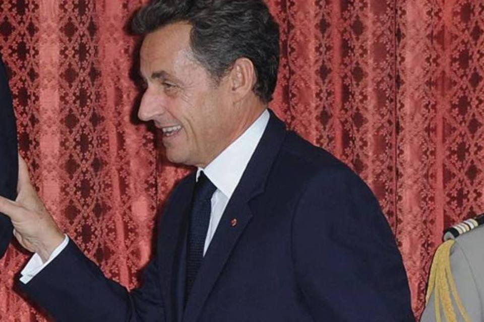 Sarkozy votou em Paris no 2º turno das presidenciais francesas