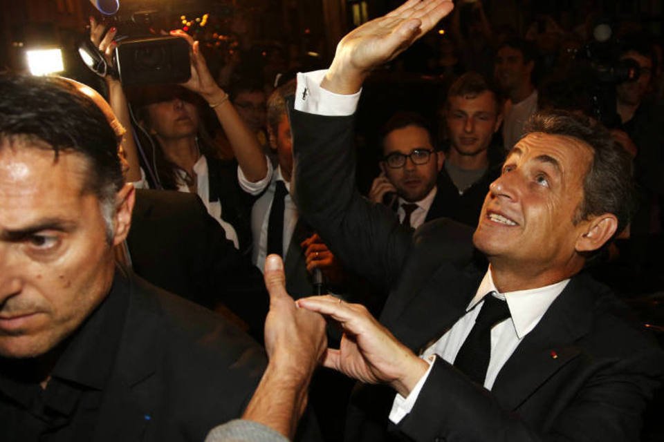 Na França, Sarkozy anuncia retorno à política
