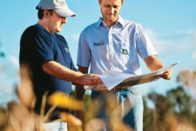Niedermeier, da ONG TNC, e Maraschin, produtor rural:  ajuda para entender e cumprir a legislação ambiental vigente (Rafael Araujo/EXAME.com/Site Exame)