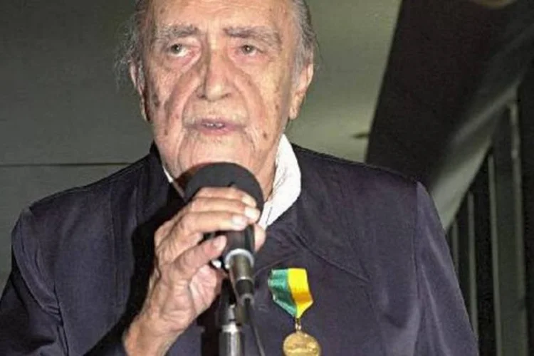 
	O arquiteto Oscar Niemeyer j&aacute; foi internado anteriormente neste ano
 (Ana Nascimento/Agência Brasil)