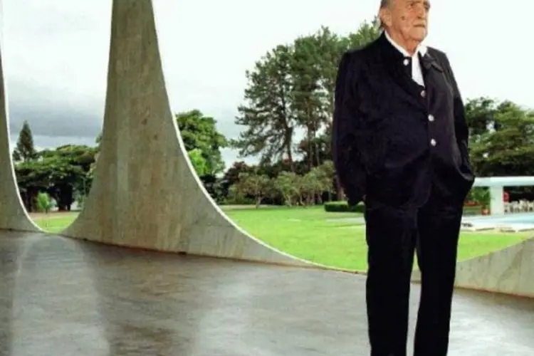 
	Arquiteto Oscar Niemeyer no Pal&aacute;cio da Alvorada: Prestes Filho tamb&eacute;m lembrou que Niemeyer projetou o Memorial Coluna Prestes, em Palmas, em homenagem a seu pai
 (Ricardo Stuckert/Presidência da República)