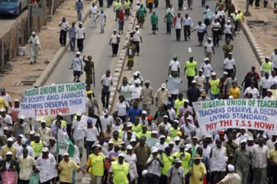 Greve na Nigéria começa com protestos e fogo