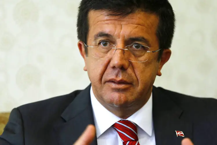 Nihat Zeybekci: "as taxas de juros do banco central têm de cair. O BC tem de estar à frente do mercado" (Murad Sezer/Reuters)