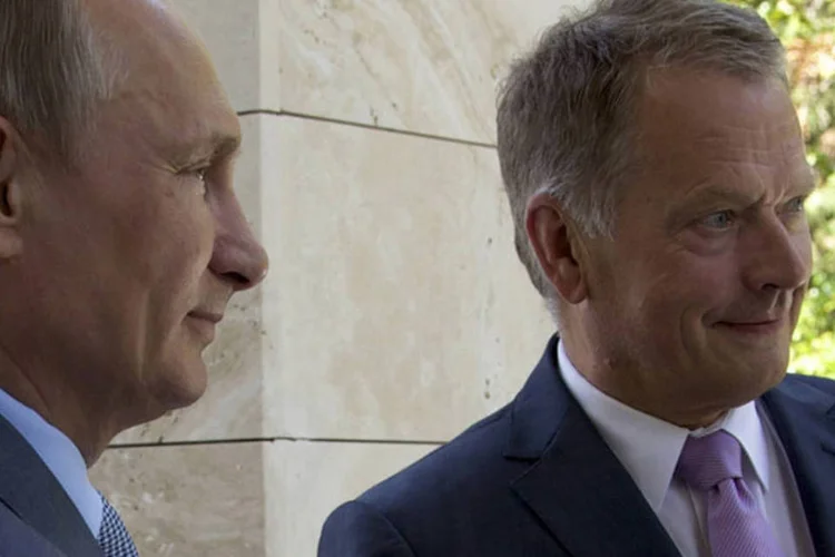 Vladimir Putin e Sauli Niinisto: "acordo foi alcançado sobre a entrega humanitária entre Ucrânia, Rússia e a Cruz Vermelha", disse finlandês (Ivan Sekretarev/Reuters)