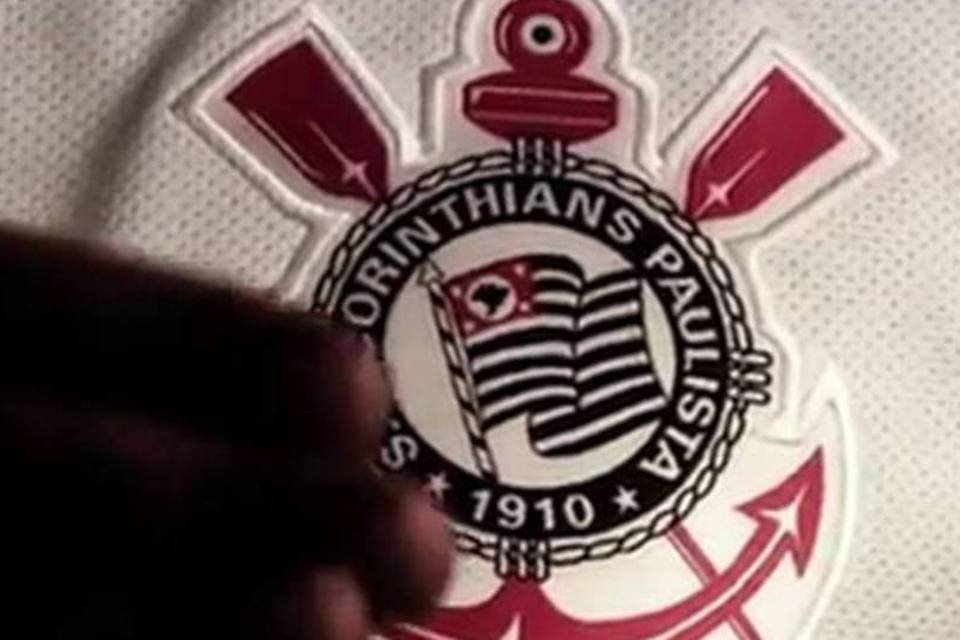 Corinthians acerta com novo patrocinador e uniforme rende R$ 86 mi