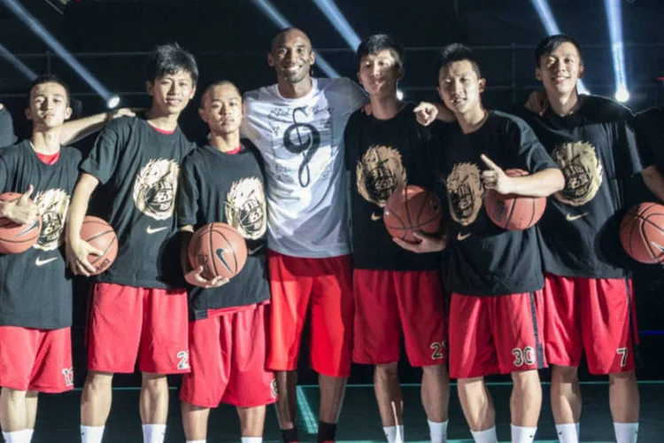 Nike cria quadra de basquete futurista: atração recebeu o astro de basquete Kobe Bryant (Divulgação)
