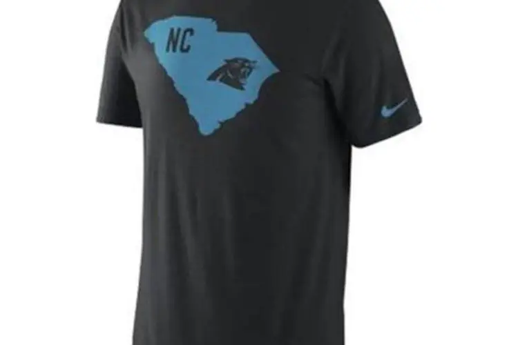 
	Camiseta da Nike em homenagem ao Carolina Panthers, da Carolina do Norte, &eacute; estampada com o mapa do vizinho do sul
 (Reprodução/Nike)